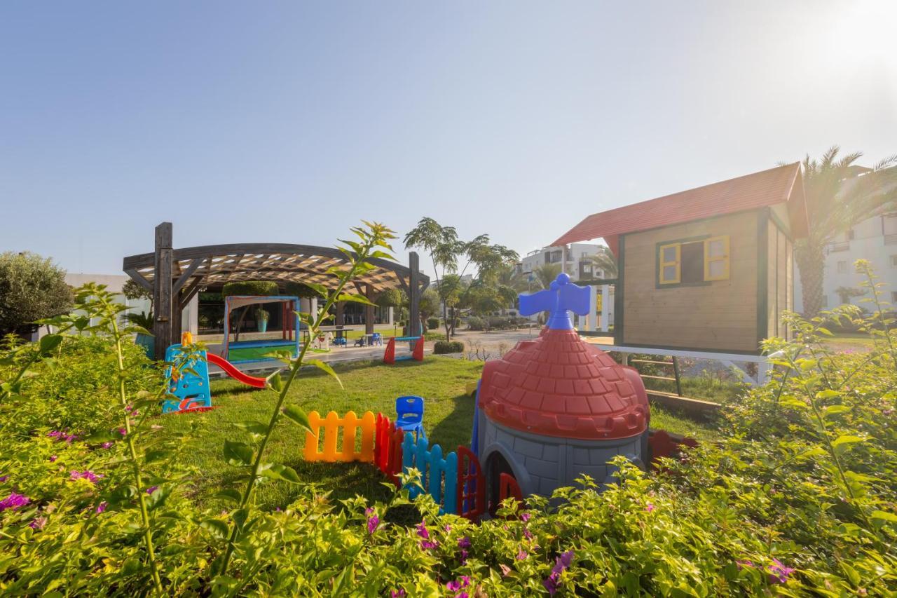 Thalassa Beach Family & Waterpark Resort Vokolidha Exterior foto