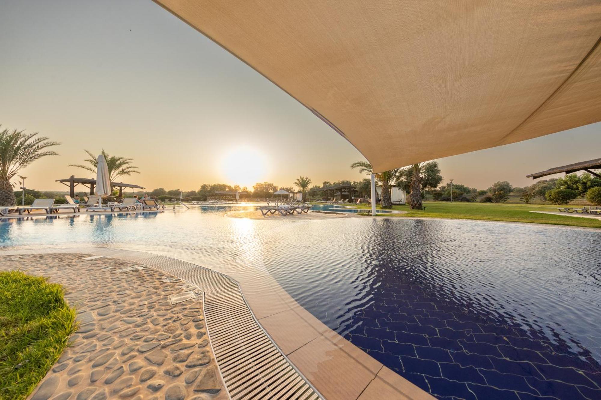 Thalassa Beach Family & Waterpark Resort Vokolidha Exterior foto